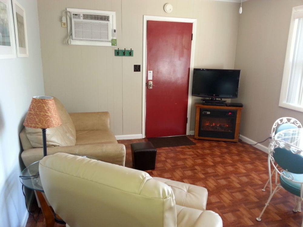 Lake Breeze Resort 卡姆登顿 外观 照片